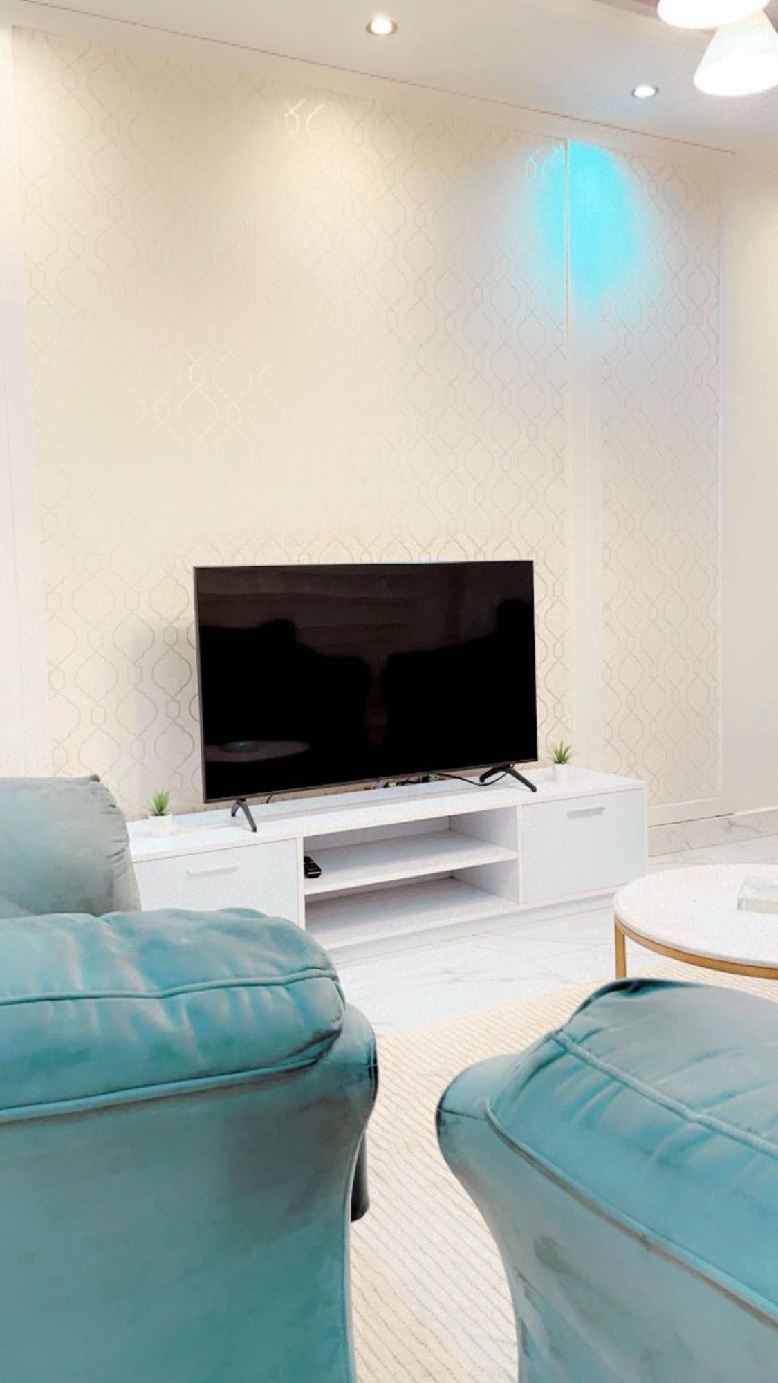 Warm Apartment *