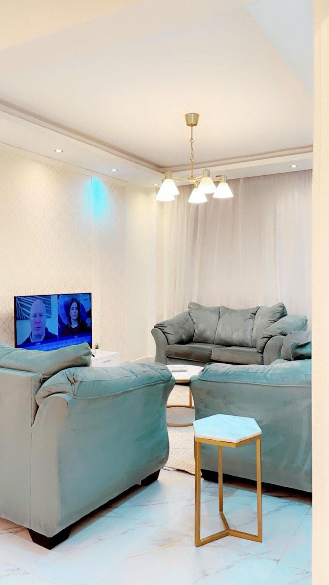Warm Apartment *
